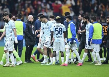 Alandan Çekilen Adana Demirspor’dan Erklamya: ‘Sistematik Hale Gelmiş Şuurlu Hakem Kusurlarina …’
