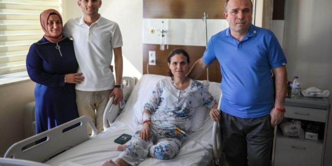 Anne ve Baba, Böbrekleri Ile Çocuklarina Tekrar Can Verdi