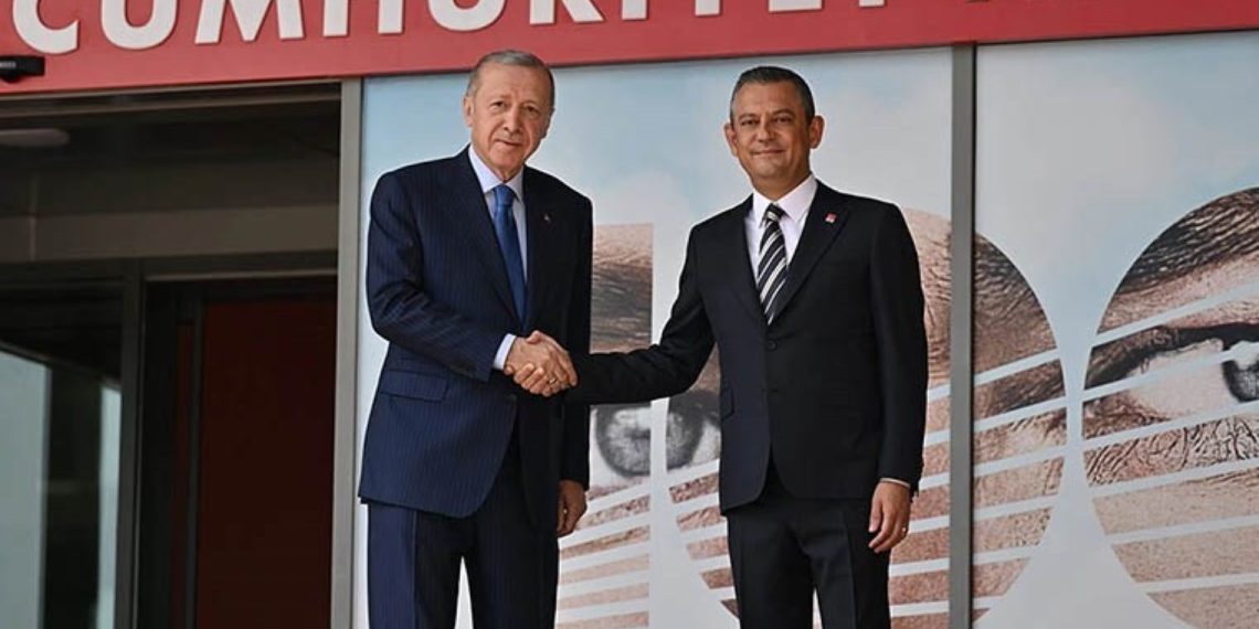 Chp’li Sezgin Tanrukulu: ‘Madem Kurultay Şaibeliydi, Neden Özgür Özel’in Elini Sukti?’