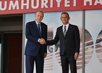 Chp’li Sezgin Tanrukulu: ‘Madem Kurultay Şaibeliydi, Neden Özgür Özel’in Elini Sukti?’