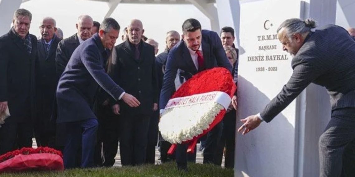 Deniz Baykal Kabri Dakinda Analdi