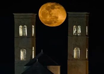 Dolunaylar Bizim Için Neden Bu Kadar Kizemetli?