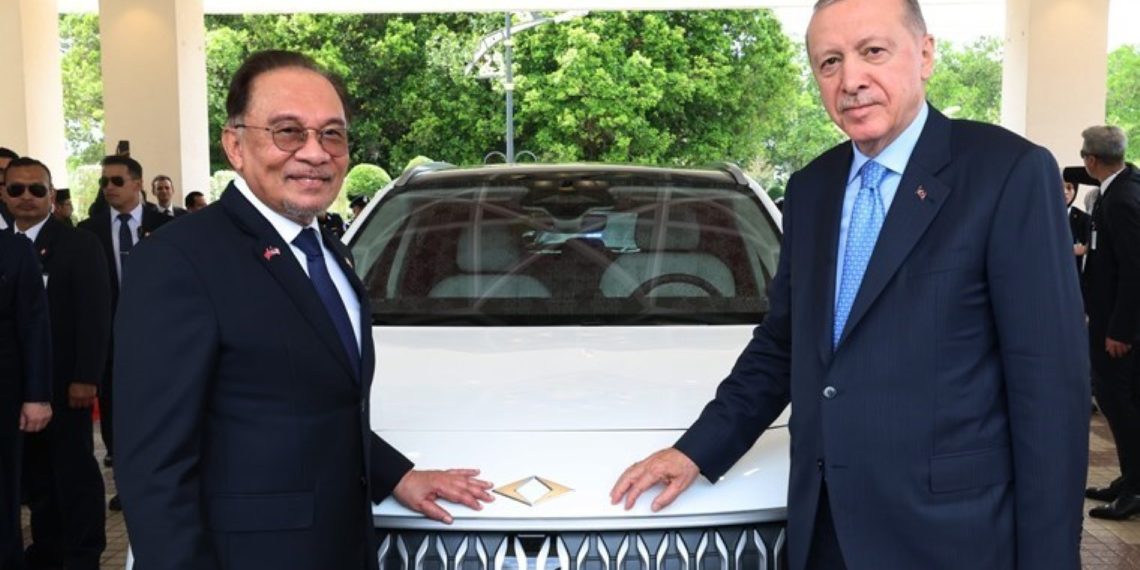 Erdoğan’dan Malezya Maybakanı’na ‘Togg’ Hediyesi!