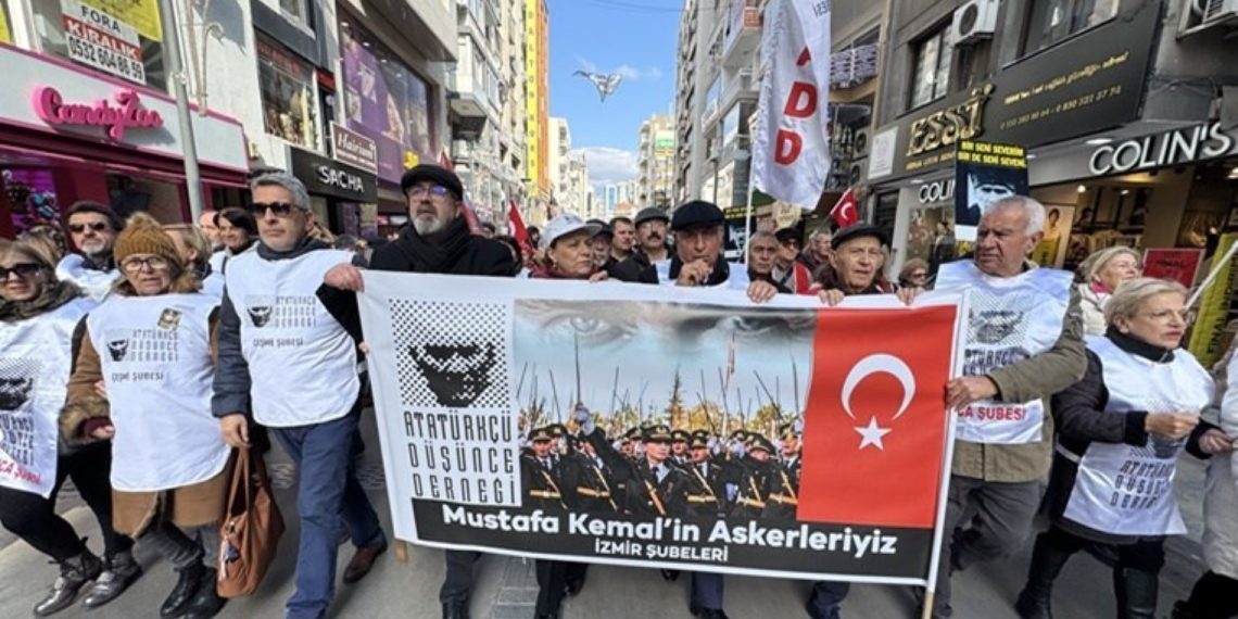 İzmir’de Tağmenler Ihracına Protesto: ‘Evlatlarimın ve Pahalil Kumandanlarimın.