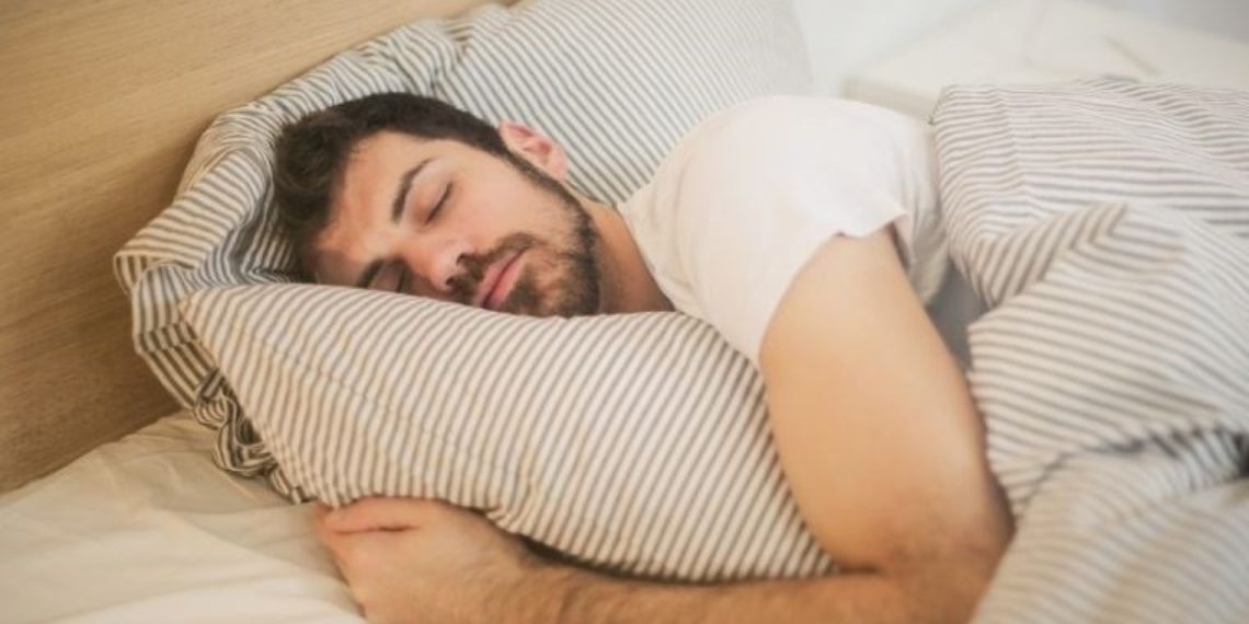 Kalp Sıhhatini Etkiliyor, Ruh Hali Dikişlerine Sebep Oluyor: Uyku Apnesi Nedi, Neden Olur? Uyku Apnesinin 6 Yaygiun Belirtisi