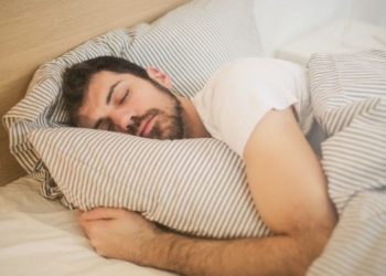 Kalp Sıhhatini Etkiliyor, Ruh Hali Dikişlerine Sebep Oluyor: Uyku Apnesi Nedi, Neden Olur? Uyku Apnesinin 6 Yaygiun Belirtisi