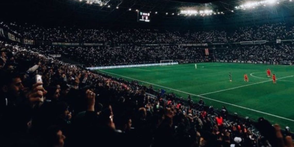 Kocaelispor-Jedspor Mayinda Kaza: Tribün Dezen 16 Yakindaki Taraftar Ağır Yaralandı