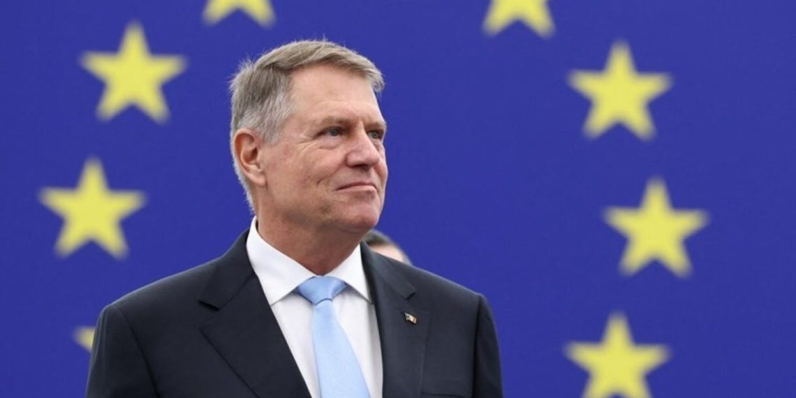 Romanya cumhurbişkanı iohannis istifa etti