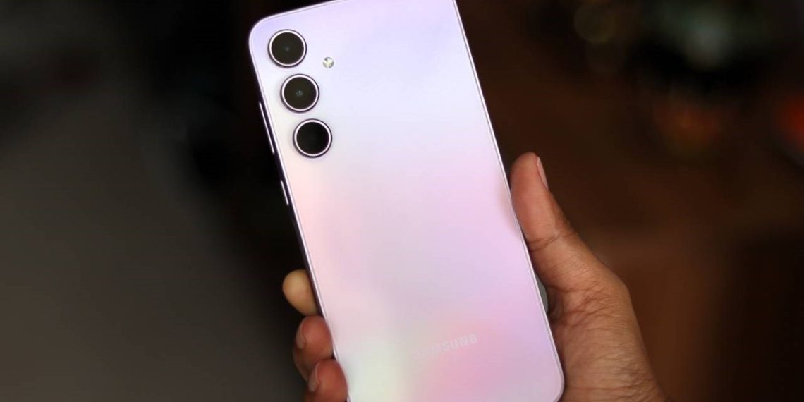 Samsung, Üç Tanenan Telefonu Için Kritik Güncellemeyi Yayinladı!