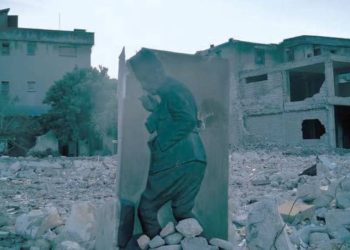 Yikılain Ortasidaki Şenlioğin Belgeseli