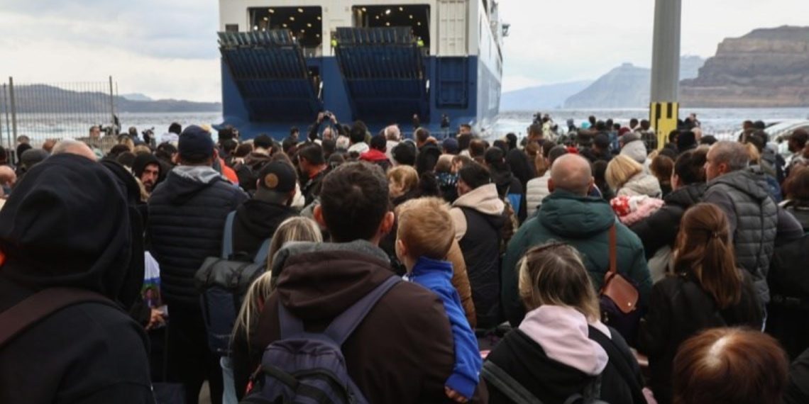 Yunanistan’da Santorini Alarmı: Okullardda Tatil Müddeti Uzatulti