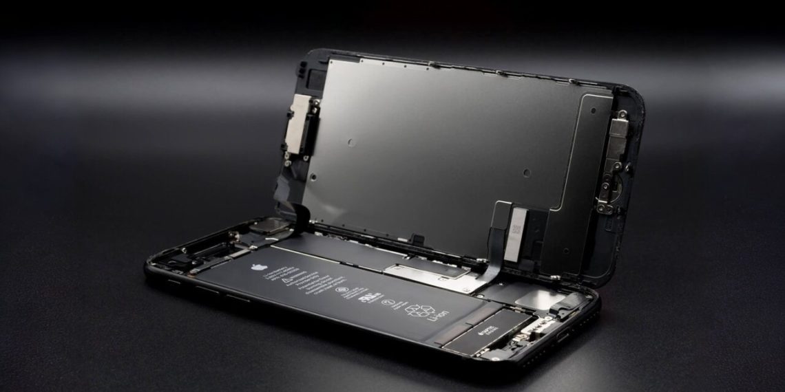 iPhone 16e Söküü! İnçeden Bunuyk Batya çikti