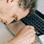 Dijital-Yorgunluk-Teknoloji-Stresi-Nedir-ve-Nasil-Basa-Cikilir-featured