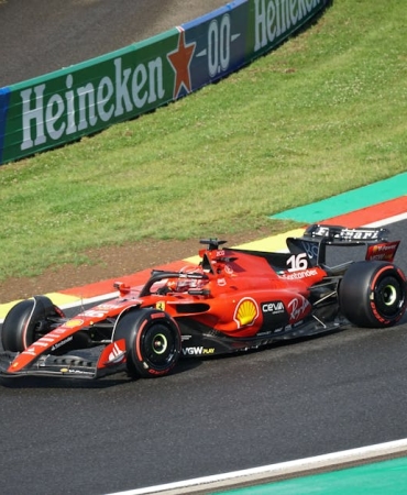 Ferrari-SF-24-Pisti-Selamladi-Kirmizilarin-Yeni-Umudu-featured