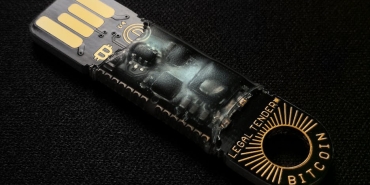 Sehir-Duvarlarindaki-Gizemli-USB8217ler-Dead-Drop-Aginin-Sirri-Cozuluyor-featured