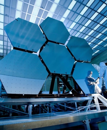 Uzaydaki-Gizemli-Soru-Isareti-JWST8217den-Carpici-Goruntu-featured