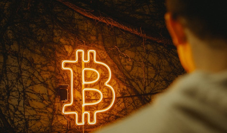 Uzayli-Temasi-Bitcoin8217in-Gelecegi-Nasil-Sekillenir-featured