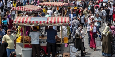 20258217te-Telefon-Pazarinda-Buyuk-Degisim-Zirvede-Orta-Segment-Hakimiyeti-featured