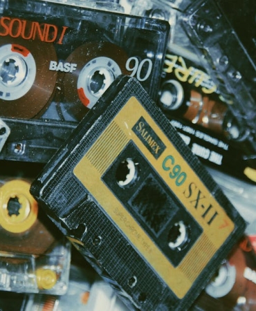 808217lerin-Muzik-Videolarinda-Yildizlasan-Efsane-Otomobiller-featured