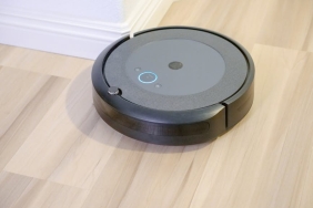 Akilli-Supurgeler-Hedef-Oldu-7000-Robot-Supurge-Ele-Gecirildi-featured