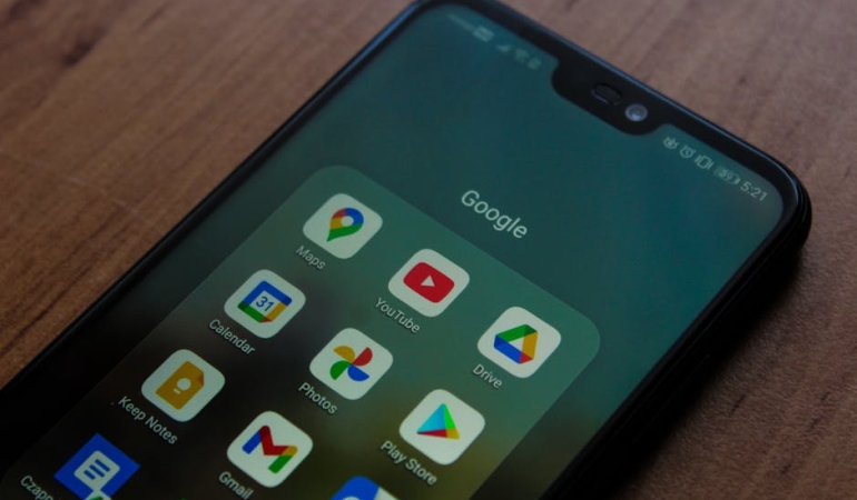 Android-Telefonlar-Guvenli-mi-Google8217dan-Milyonlarca-Uygulama-Uyarisi-featured