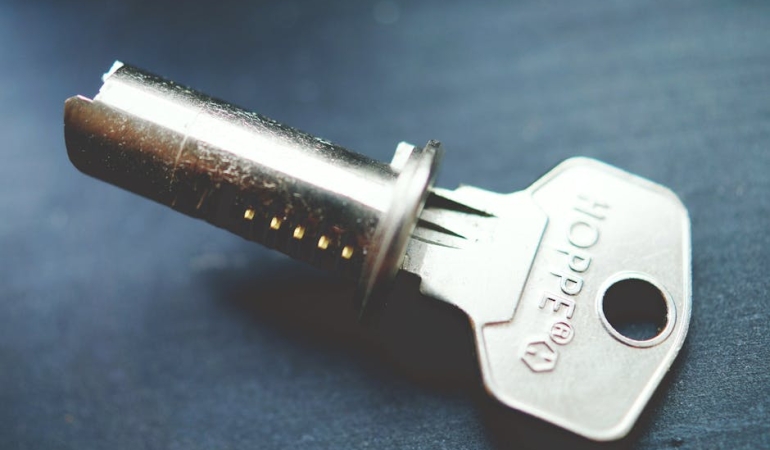 Arac-Guvenliginin-Anahtari-Yol-Tutusunu-Etkileyen-Faktorler-featured