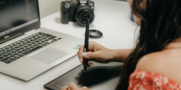 Lenovo8217dan-Devrimsel-Legion-Go-Fold-El-Konsolu-Laptop-Tablet-featured