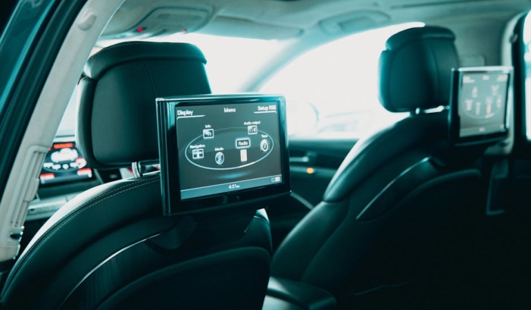 Araclarda-Sonradan-Takilan-Multimedya-Ekranlari-Cezasi-Var-mi-featured