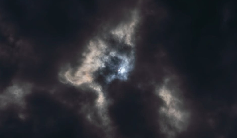 Damizlik-Kizin-Oykusu-Evreni-Genisliyor-The-Testaments-Dizi-Oluyor-featured