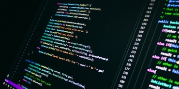 Yapay-Zeka8217nin-Doyumsuz-Veri-Istahi-Internetin-Bilgi-Havuzunu-Daraltiyor-featured