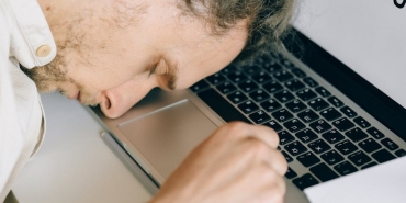 Bilgisayarinizi-Kapatmak-mi-Uyku-Moduna-Almak-mi-Iste-Yaniti-featured