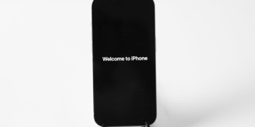 Katlanabilir-iPhone-Konseptleri-Ortaya-Cikti-Apple8217dan-Cift-Menteseli-Tasarim-featured