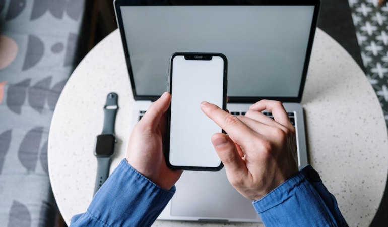 Katlanabilir-iPhone-Maketi-Sizdi-Apple8217in-Gelecegi-Mi-featured