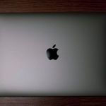 MacBook8217un-Parlayan-Elma-Logosu-Neden-Kayboldu-featured