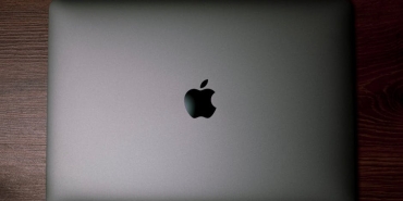 MacBook8217un-Parlayan-Elma-Logosu-Neden-Kayboldu-featured